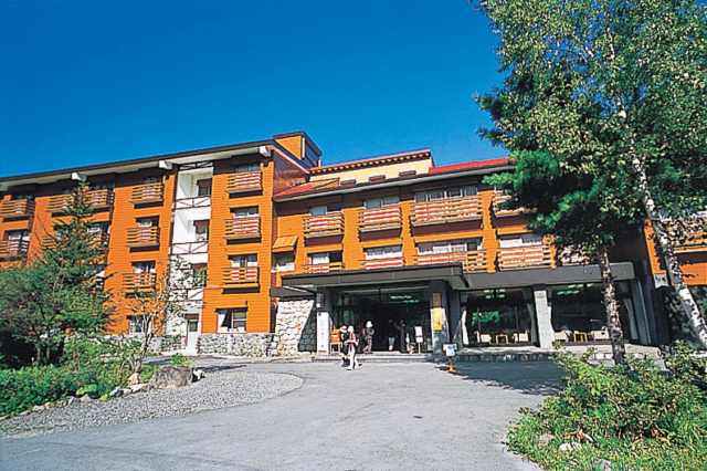 ソファでくつろぐランチタイム「やまのらうんじ」