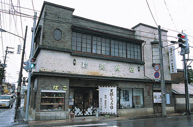 【福島・喜多方×サイクリング⑥】珍しい柿の木の贅沢な蔵座敷「若喜レンガ蔵」