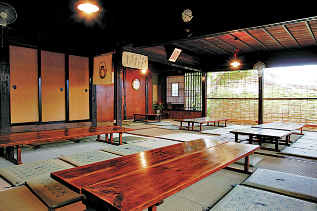 【村山×そば】名人芸で打つ伝統の板そば「あらきそば」