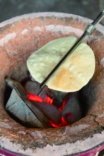 【福島・喜多方×サイクリング④】明治の創業時の建物を復元「山中煎餅本舗」