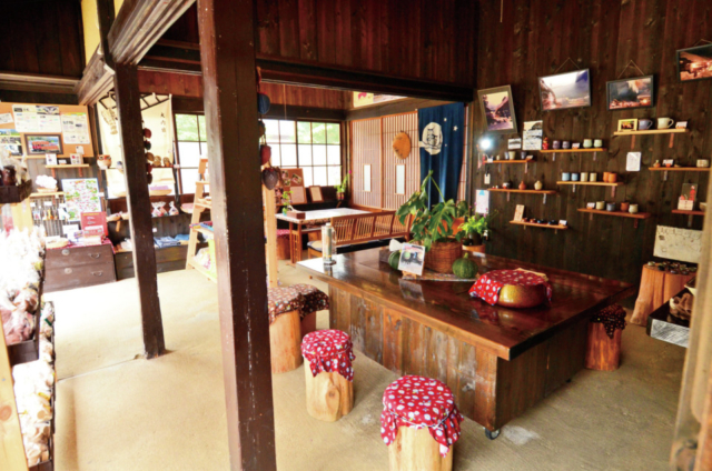 【福島・大内宿×観光】アイスもなかでひと息「若松屋」