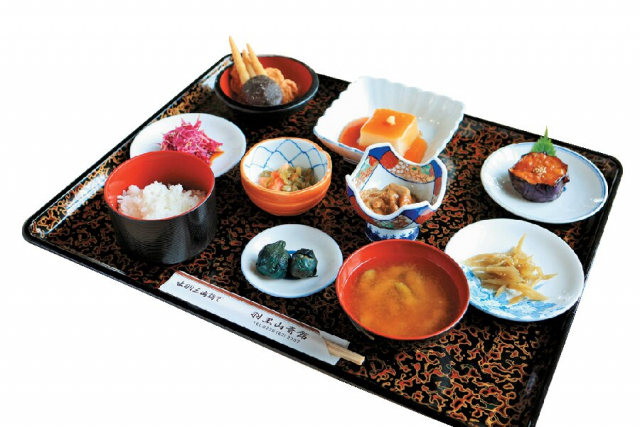 羽黒山ランチはここで「羽黒山斎館」