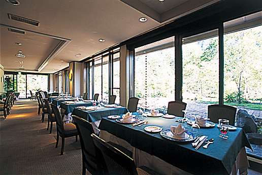 こだわりの素材を使った洗練の一皿「レストラン ラ リヴィエール」