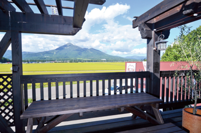 【磐梯高原・猪苗代のランチ&スイーツ店】田んぼと磐梯山を一望する自然派カフェ「den・en cafe」