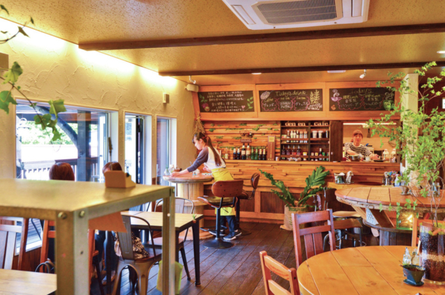 【磐梯高原・猪苗代のランチ&スイーツ店】田んぼと磐梯山を一望する自然派カフェ「den・en cafe」