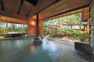 檜風呂付や中庭付の離れも「天童荘」