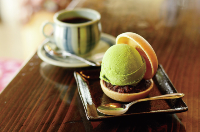 【福島・大内宿×観光】アイスもなかでひと息「若松屋」