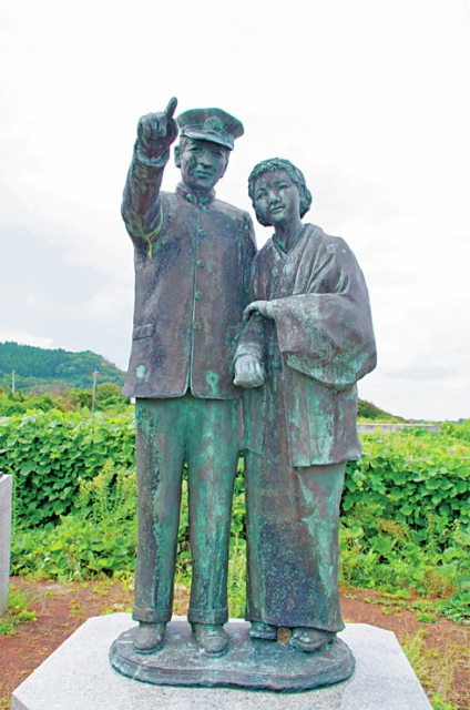 【佐渡島観光モデルコース:1日目②】佐渡最北端の白い灯台「弾埼灯台」