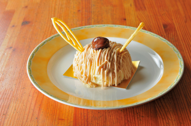 一度は食べてみたい名物ジャンボモンブラン「ラ・ベルフォーレ テラス」