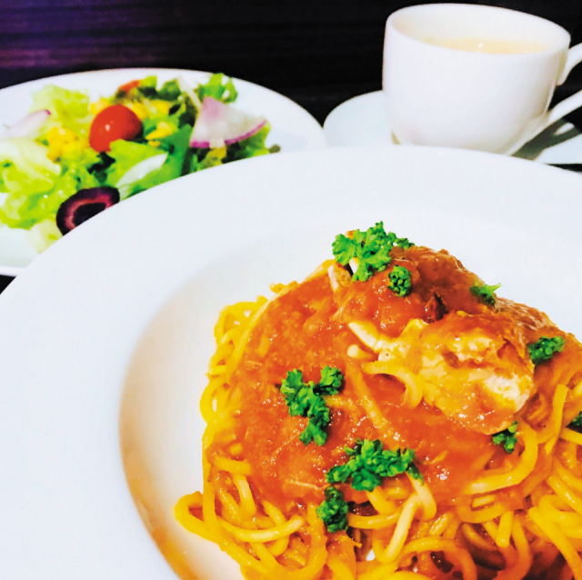 アットホームな雰囲気のなかカジュアルランチのおもてなし「カフェ&オーベルジュ里休」