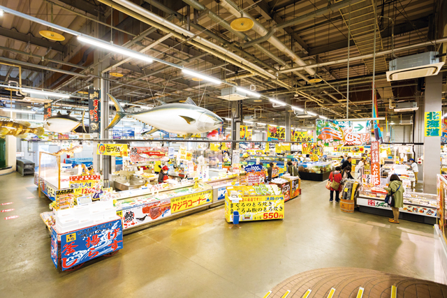 とれとれ市場で海鮮丼&グルメざんまい!巨大な海鮮マーケットをチェックしよう