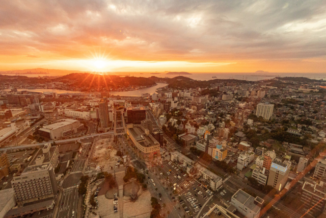 展望室から関門海峡の夜景を一望!