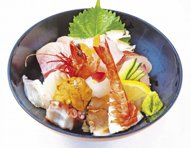 卸売りの目利きのプロが選ぶ最高級の魚介を堪能あれ!「UOHANA KITCHEN」