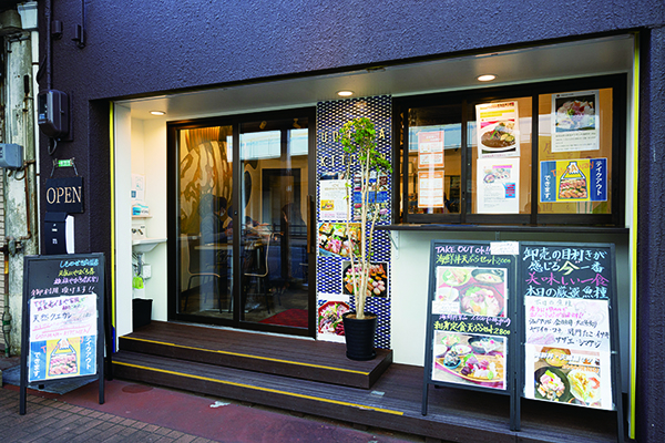 卸売りの目利きのプロが選ぶ最高級の魚介を堪能あれ!「UOHANA KITCHEN」