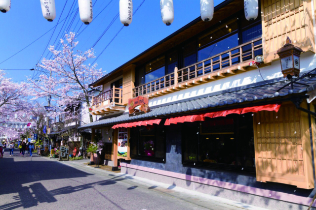 ヘルシーなあか牛肉を重箱で「古民家レストラン 阿蘇はなびし」