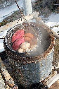 わいた温泉郷を満喫したあとは「小国名物地獄蒸し」