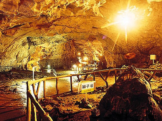 秋吉台の観光スポット① 大正洞