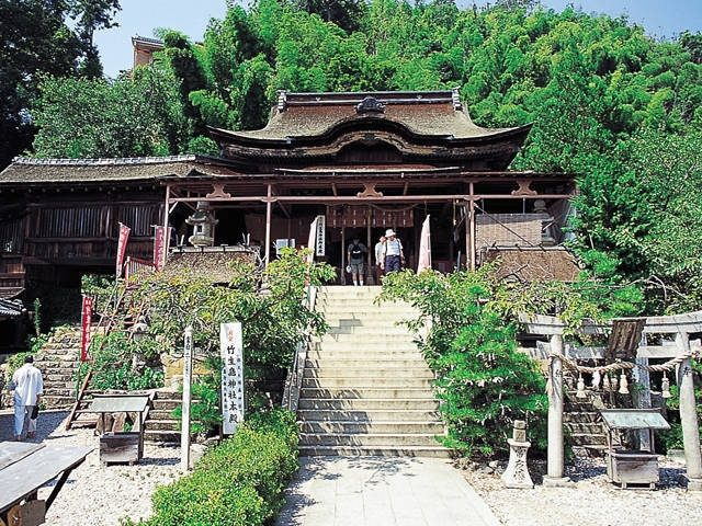 竹生島観光ナビ② 湖を治める三柱の神「都久夫須麻神社」