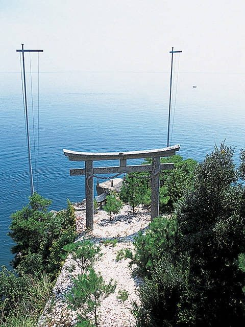 竹生島観光ナビ② 湖を治める三柱の神「都久夫須麻神社」