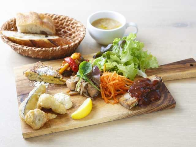 SUNDAYS BAKE RIVER GARDEN