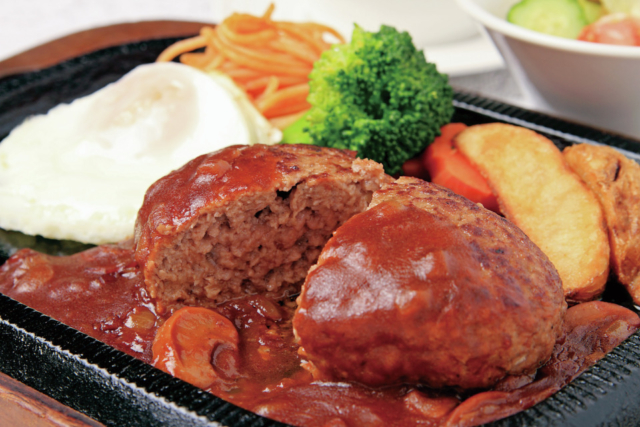 あか牛を贅沢に使う専門店のハンバーグ「レストラン 藤屋」