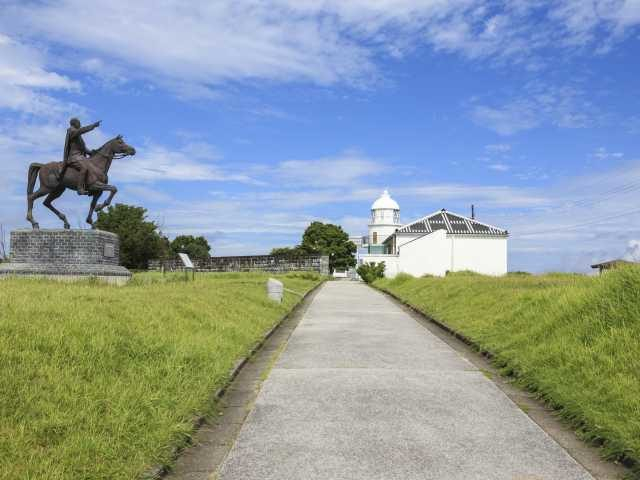 【潮岬から紀伊大島へ本州最南端ドライブ】樫野の断崖上に立つ日本最古の石造灯台「樫野埼灯台」