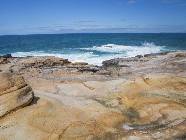 【和歌山観光 絶景&秘境めぐりモデルコース】15:00「千畳敷」「三段壁」「円月島」