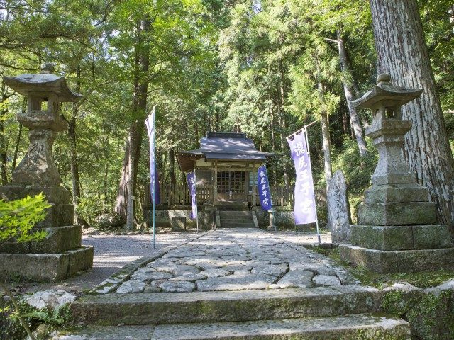 【熊野古道・中辺路×滝尻王子〜高原熊野神社コース】1.ここから熊野の神域「滝尻王子」