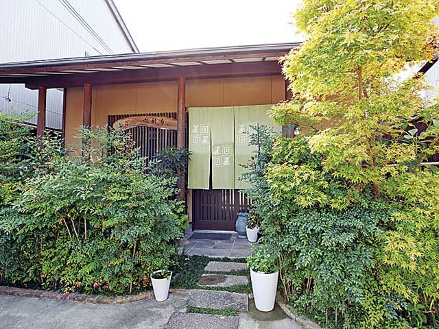 熊野速玉大社詣でのお立ち寄りスポット「茶房 花風月」で手作りケーキや郷土料理を