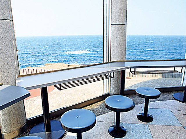 【白浜×ドライブ】絶景を眺めながらほっとひといき「茜・千畳茶屋」