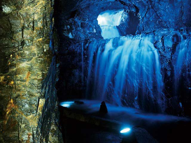 地底王国美川ムーバレー