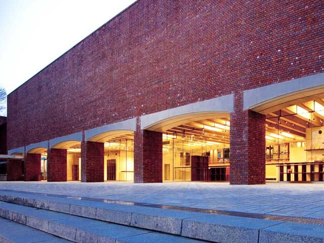 山口県立美術館(山口サビエル記念聖堂からすぐ)