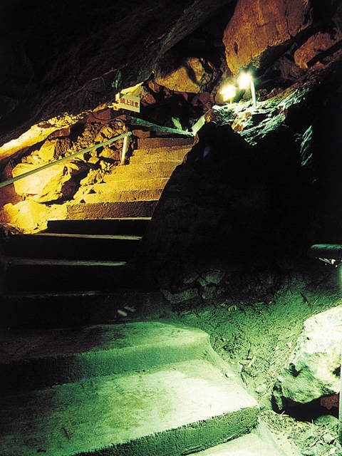 秋吉台の観光スポット② 景清洞