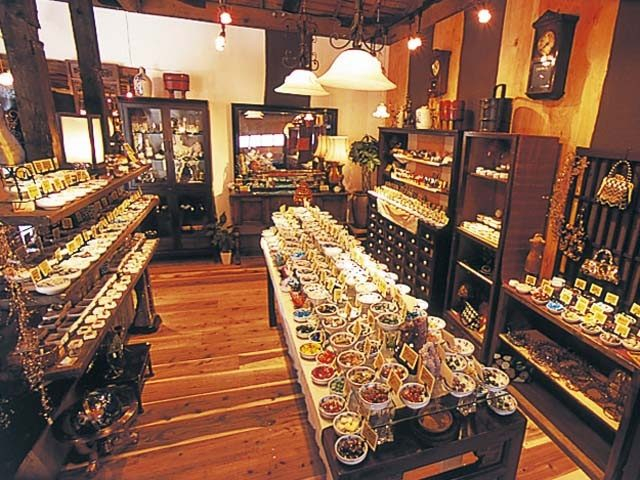 秋吉台のショッピングスポット② 凸凹堂秋吉台