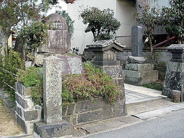 玄瑞の追悼歌や石碑が立つ「久坂玄瑞誕生地」