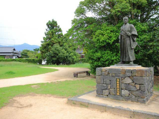 高杉晋作の銅像とハイチーズ「晋作広場」