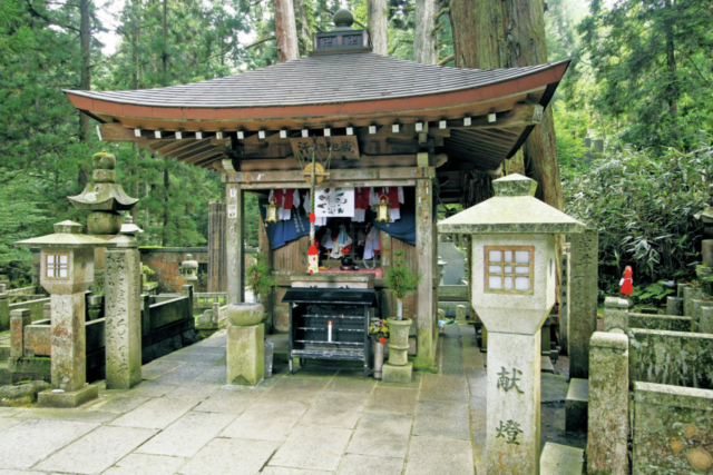 【高野山・奥之院参拝スポット④】人々の苦しみをお地蔵さまが身代りに「汗かき地蔵尊」