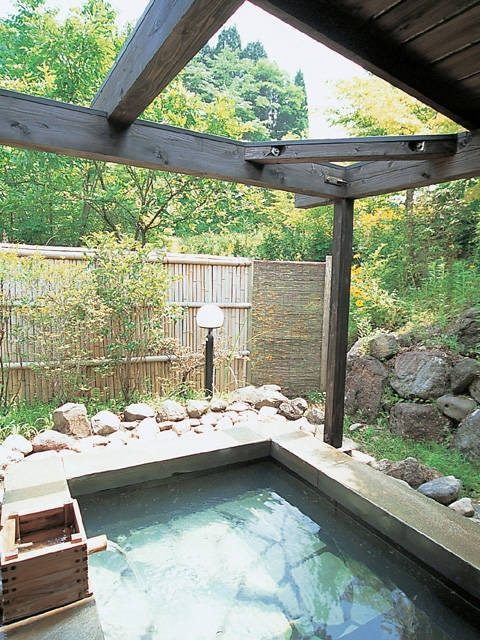 忘我の時を過ごす温泉付き離れ「四季の里はなむら」