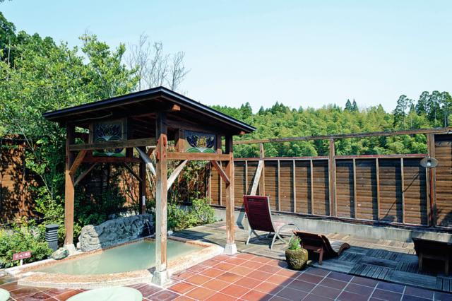 【平山温泉×美肌の湯】アジアのリゾートをイメージした設計が特徴「華の番台」