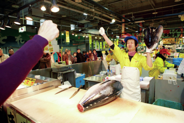 マグロ解体ショー