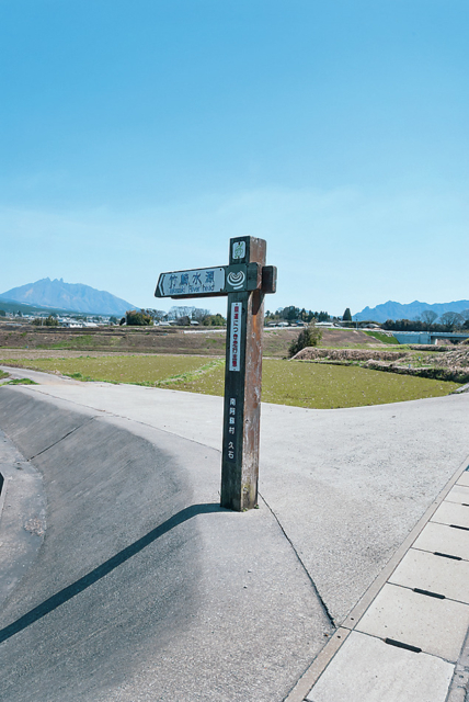 【阿蘇サイクリング×名水スポット4】清水にゆらゆら揺れる水草が美しい「竹崎水源」