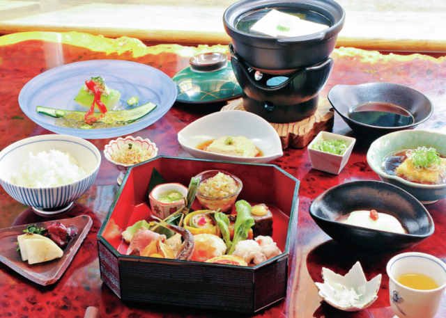 嵐山周辺のグルメスポット 松籟庵