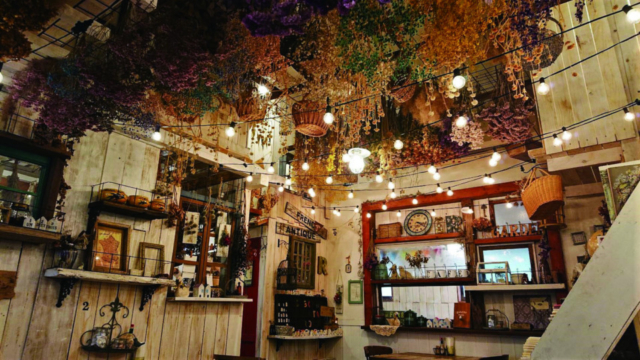 手作りの店内をにぎわすインテリア雑貨「CAFE RESTAURANT GALETTE」