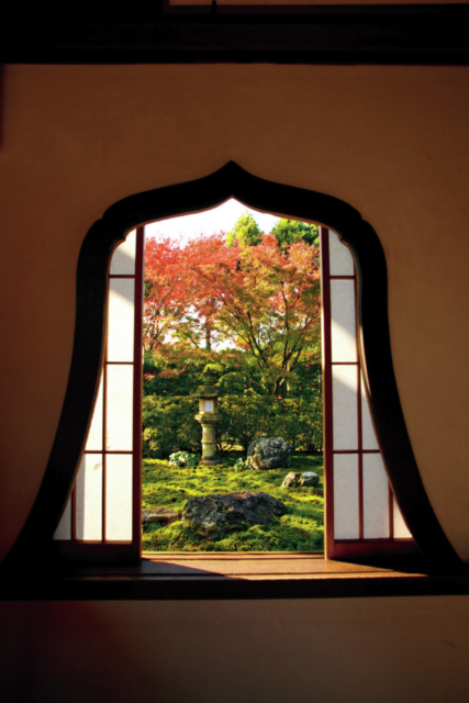 杉苔に覆われた美しい枯山水の庭「天得院」