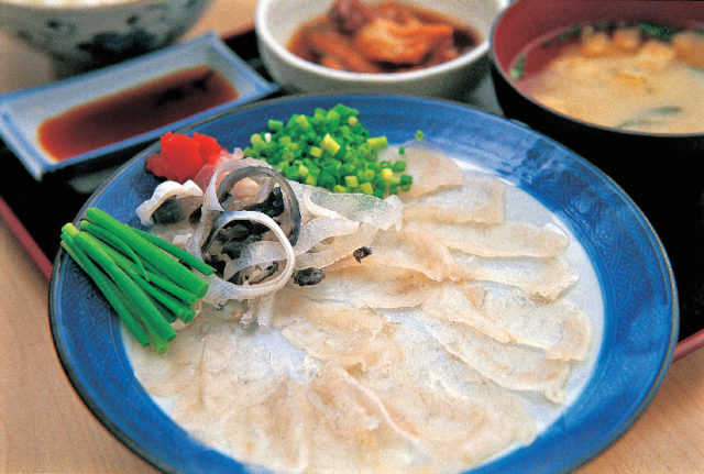 【唐戸市場でランチ】市場食堂よし