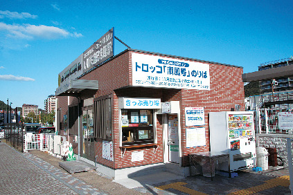 片道約10分の観光トロッコ「北九州銀行レトロライン『潮風号』」