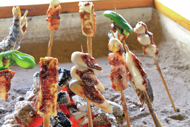 体にやさしい味わいの田楽味噌が自慢「高森田楽村」