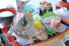 【田辺&みなべ×観光】海を望む絶景温泉と海鮮料理を満喫「国民宿舎 紀州路みなべ」