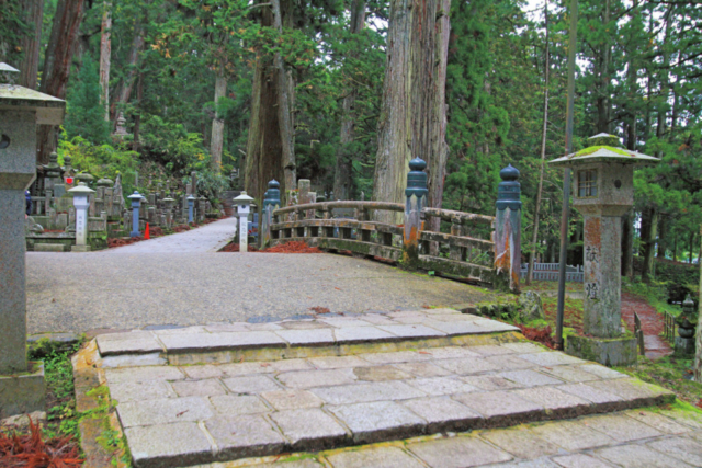 【高野山・奥之院参拝スポット③】平安期にはこの川で身を清めて参拝していた「中の橋」