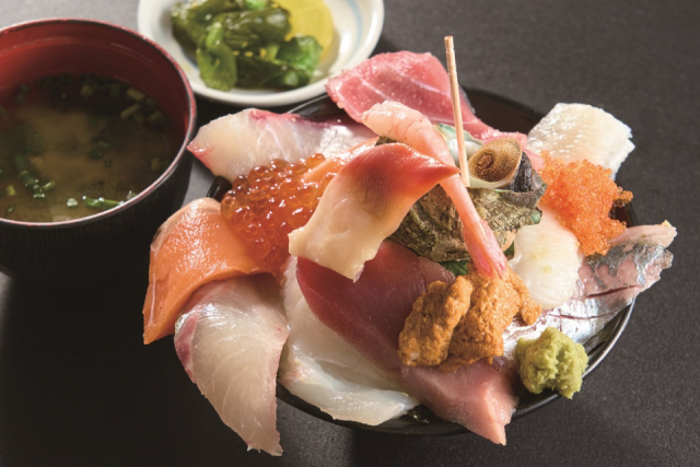 鮮度もボリュームも文句なしの一品「炉端 魚河岸 いちばのよこ」